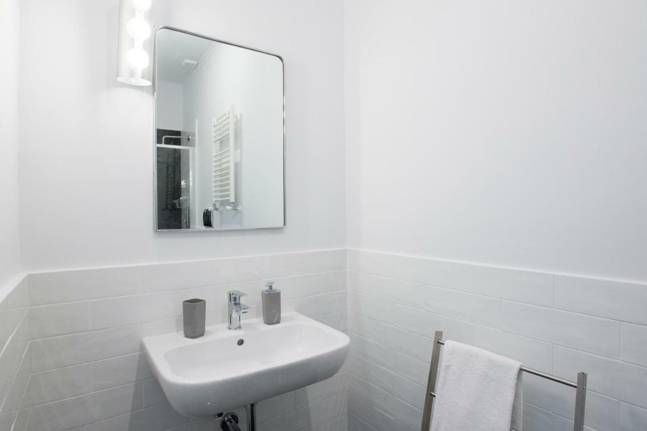 Interno16Holidayhome Наполи Екстериор снимка